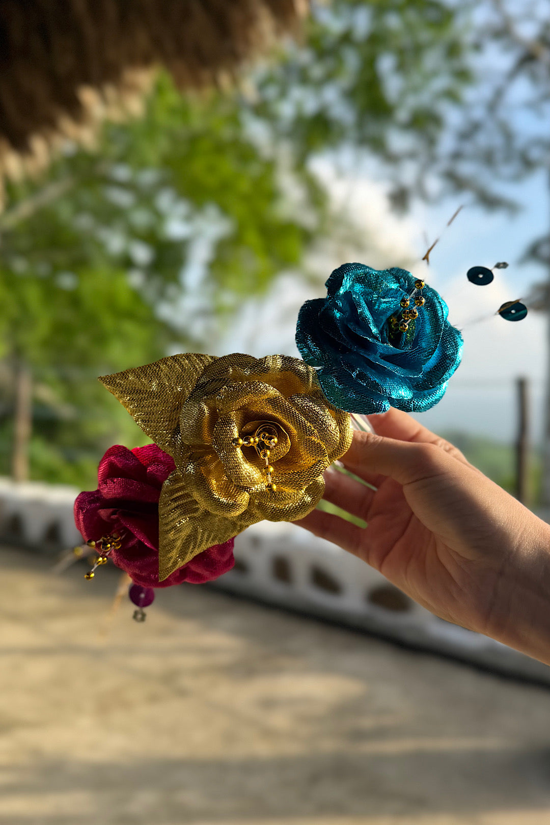 Tocado Rosa, Azul y Dorado