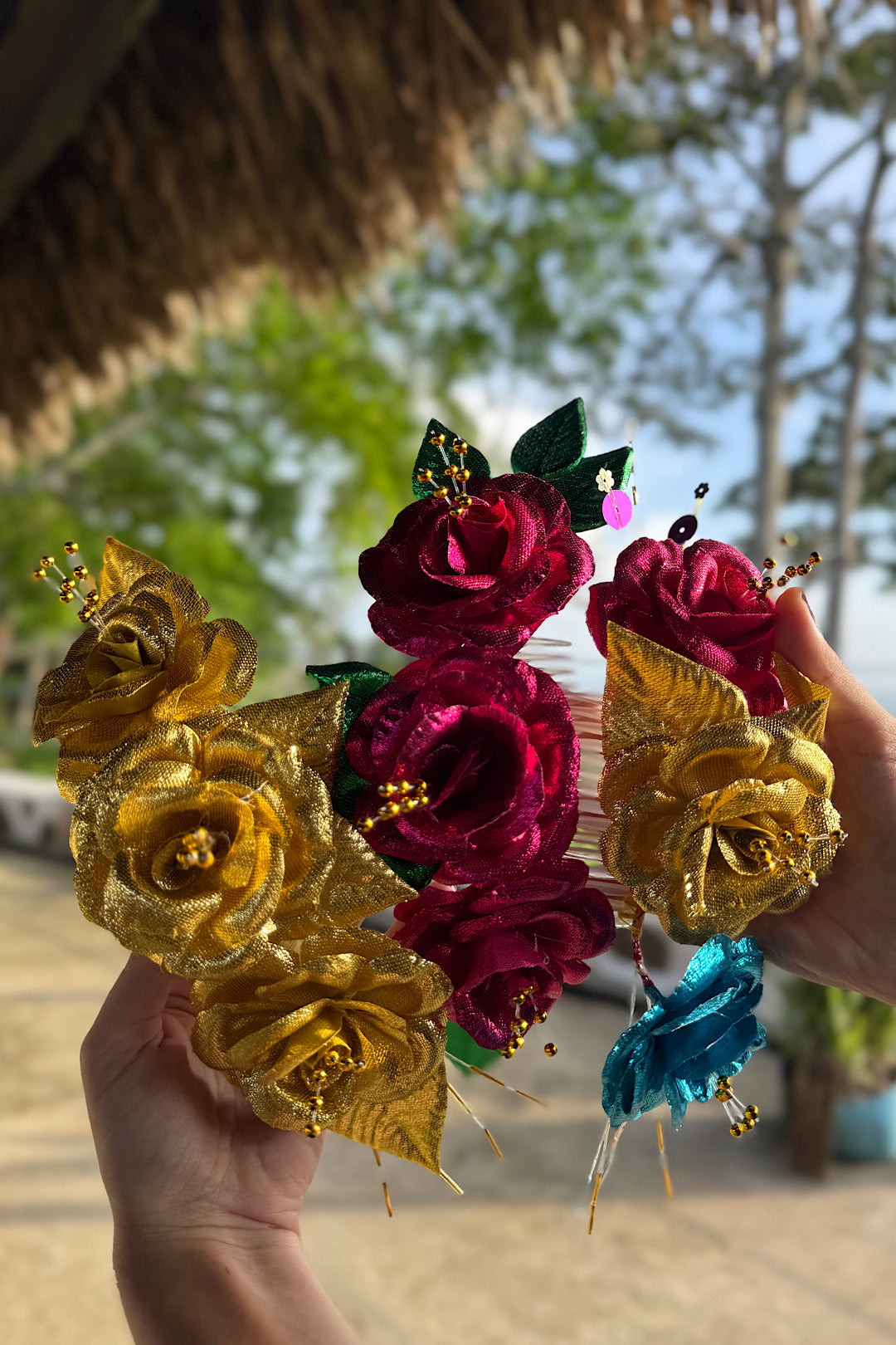 Tocado Rosa, Azul y Dorado